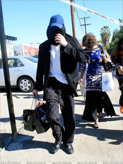 Michael shopping in LA 2007 (11)