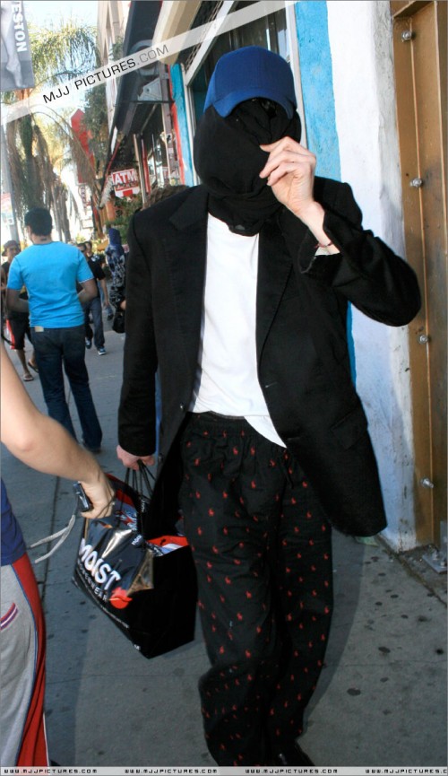 Michael shopping in LA 2007 (2)