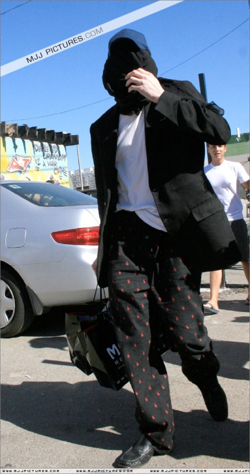 Michael shopping in LA 2007 (9)