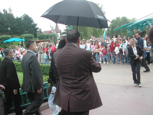 MichaelvisitsDisneylandParis200625.jpg