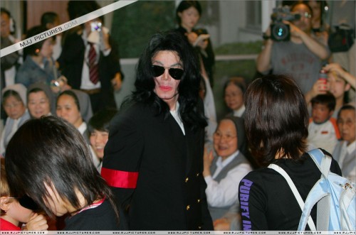 MichaelvisitsanorphanageinTokyo20066.jpg