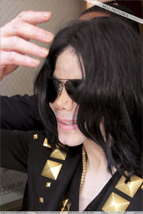 Michael visits doctor in Beverly Hills (May 21) (10)