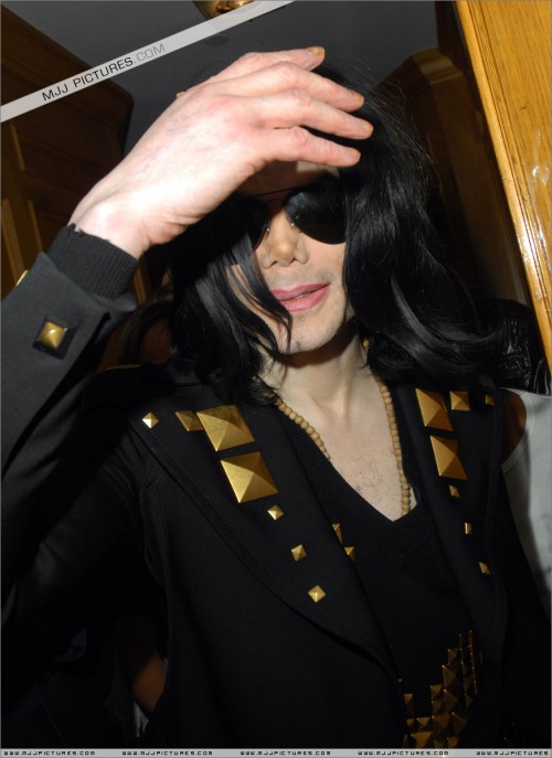 Michael visits doctor in Beverly Hills (May 21) (20)