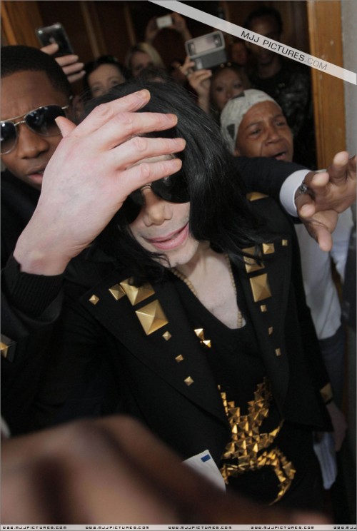 Michael visits doctor in Beverly Hills (May 21) (4)