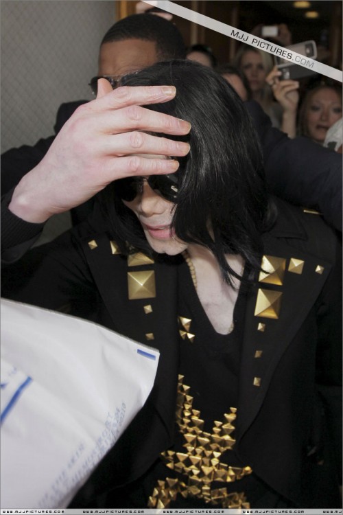 Michael visits doctor in Beverly Hills (May 21) (7)