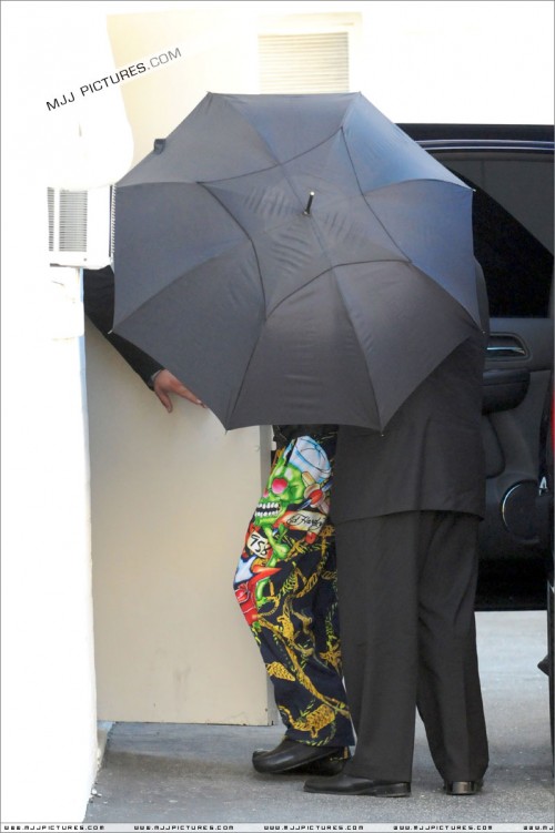 Michael visits doctor in Los Angeles (February 4) (1)