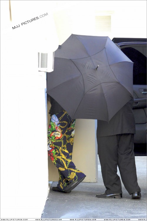 Michael visits doctor in Los Angeles (February 4) (2)