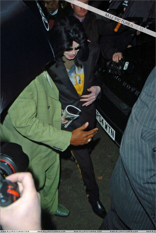 November 12 2006 Michael arrives in London (5)