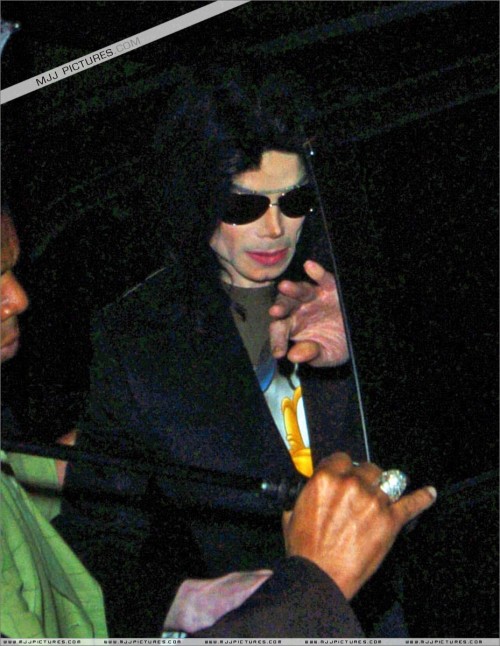 November 12 2006 Michael arrives in London (9)