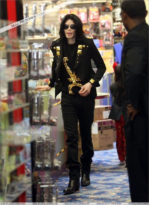 Shopping at Tom's Toys (May 15) (2)