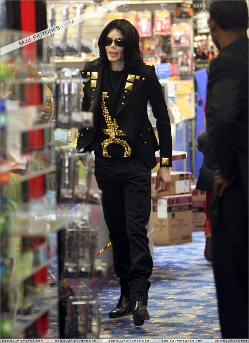 Shopping at Tom's Toys (May 15) (3)