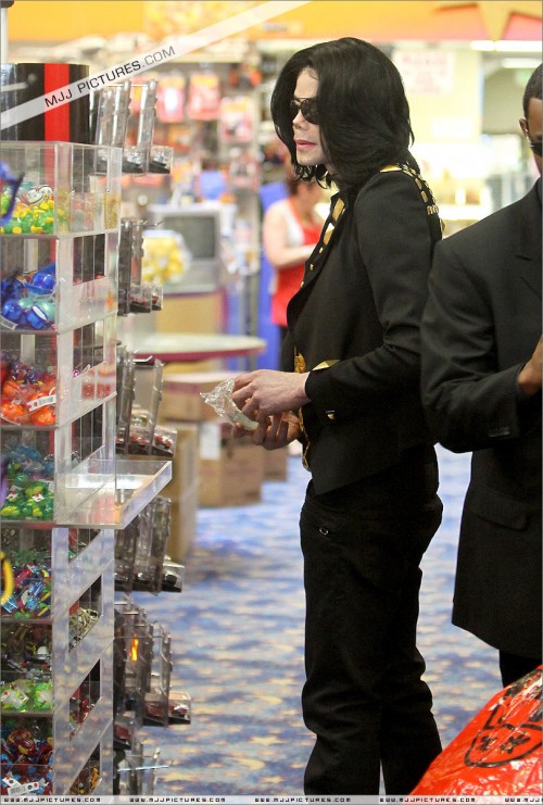 Shopping at Tom's Toys (May 15) (5)