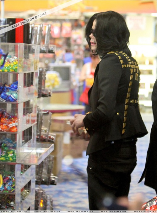 Shopping at Tom's Toys (May 15) (6)