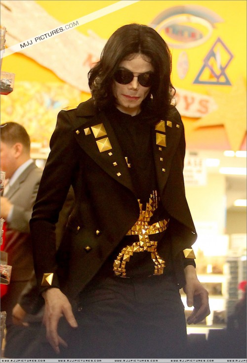 Shopping at Tom's Toys (May 15) (8)