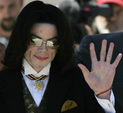 SANTA MARIA, CA - APRIL 25:  US Pop Star Michael Jackson gestures to his fans as he leaves the Santa