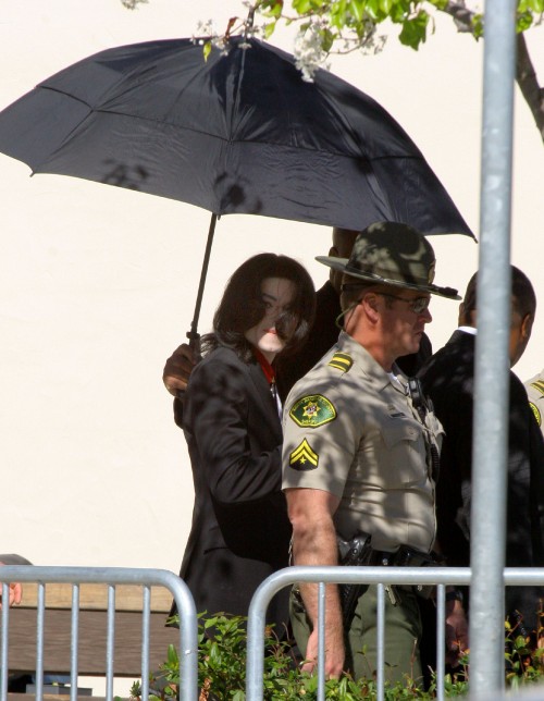 SANTA MARIA, CA FEBRUARY 1: Flanked by security Pop Star Michael Jackson departs the Santa Barbara S