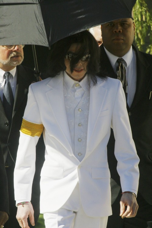 SANTA MARIA, CA - JANUARY 31:  Flanked by security and attorneys Pop Star Michael Jackson departs th