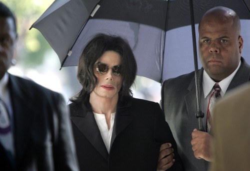 SANTA MARIA, CA - MARCH 10: Micheal Jackson enters the court house after arriving late at Santa Barb