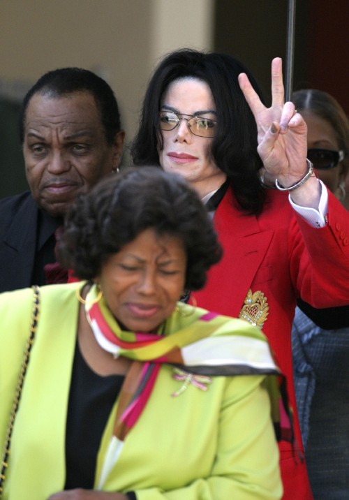 SANTA MARIA, CA - MARCH 14: Michael Jackson waves a peace sign at fans as he leaves the Santa Barbar