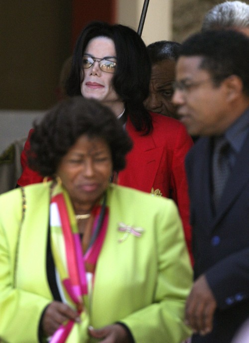 SANTA MARIA, CA - MARCH 14: (L) to (R) Katherine Jackson, Michael Jackson and Tito Jackson leave the