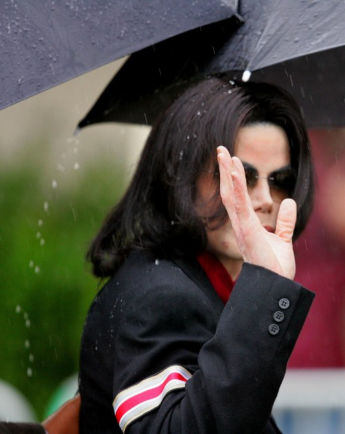 SANTA MARIA, CA - MARCH 22:  Michael Jackson arrives in the pouring rain at the Santa Maria Superior