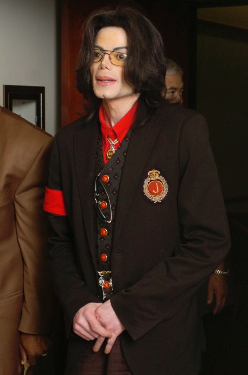 US pop star Michael Jackson exits the courtroom at the Santa Barbara County Courthouse during a brea