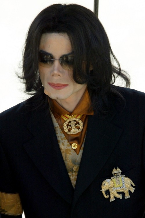 US pop star Michael Jackson arrives at the Santa Barbara County Courthouse for day 20 of his child m