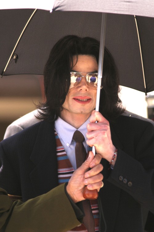 SANTA MARIA, CA - MAY 26: Michael Jackson leaves the Santa Barbara County Courthouse after his child