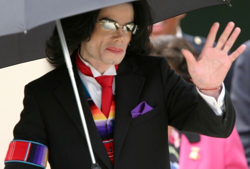 SANTA MARIA, CA - MAY 5: Singer Michael Jackson waves as he exits the Santa Barbara County Superior 